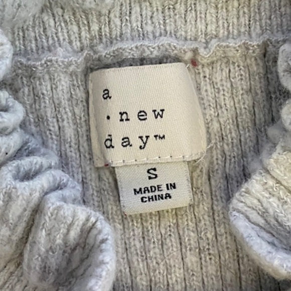 A New Day Women's Light Gray Turtle Neck Sweater size Small. - Picture 3 of 3